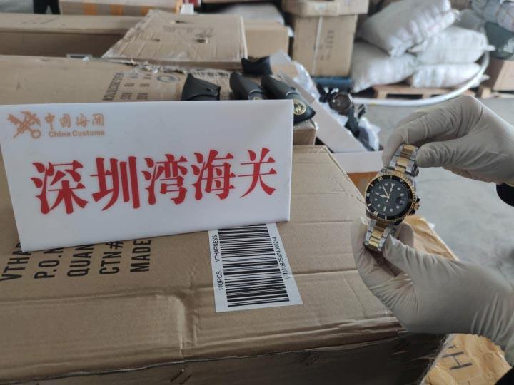2.2萬件深圳灣海關查獲手錶鞋包等出口侵權商品